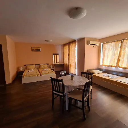 Къща За Гости Яневи 3* רבדה