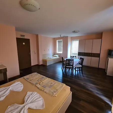 Къща За Гости Яневи 3* Ράβντα